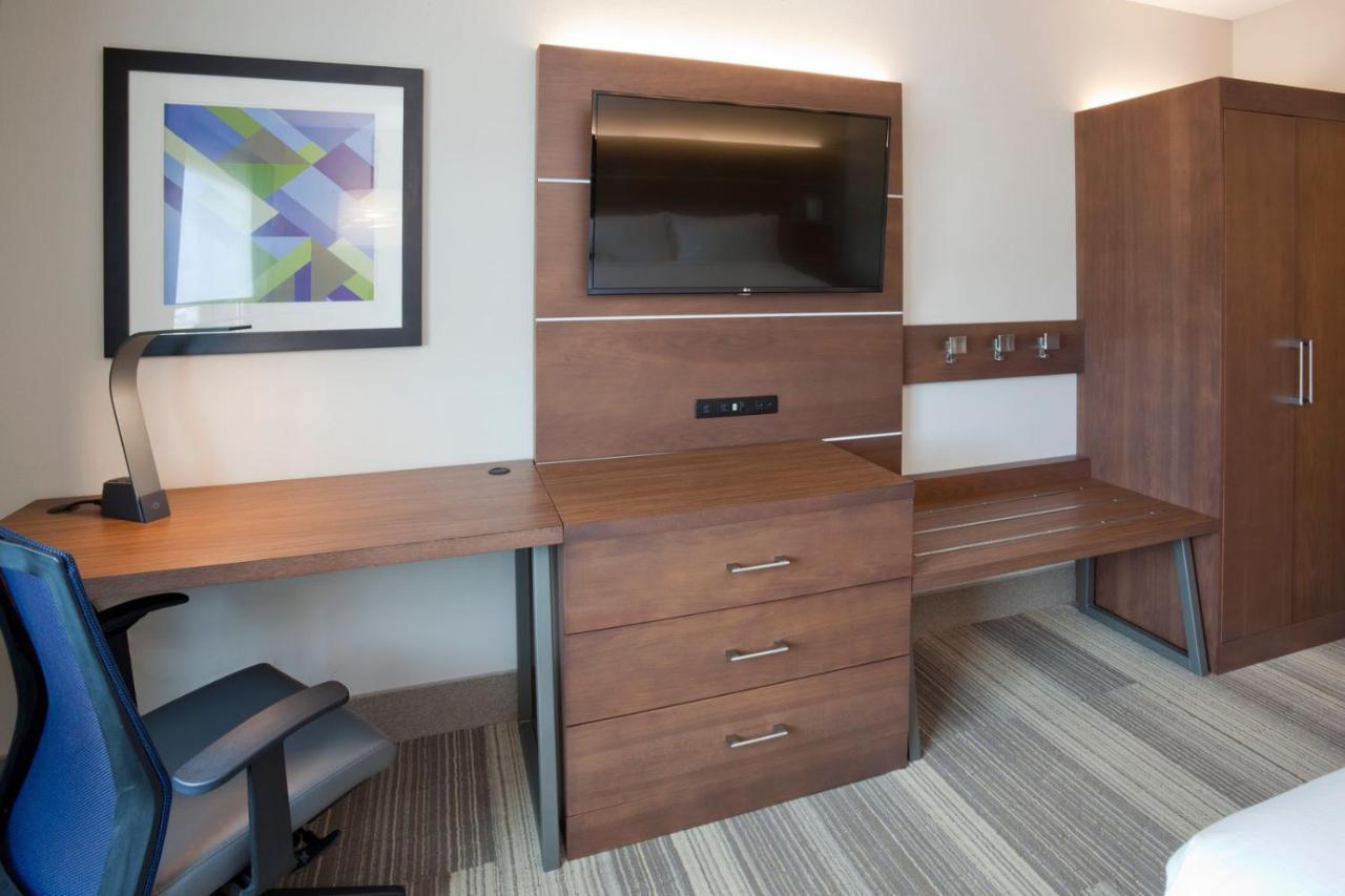 Holiday Inn Express Roseville-St. Paul By Ihg Exterior photo