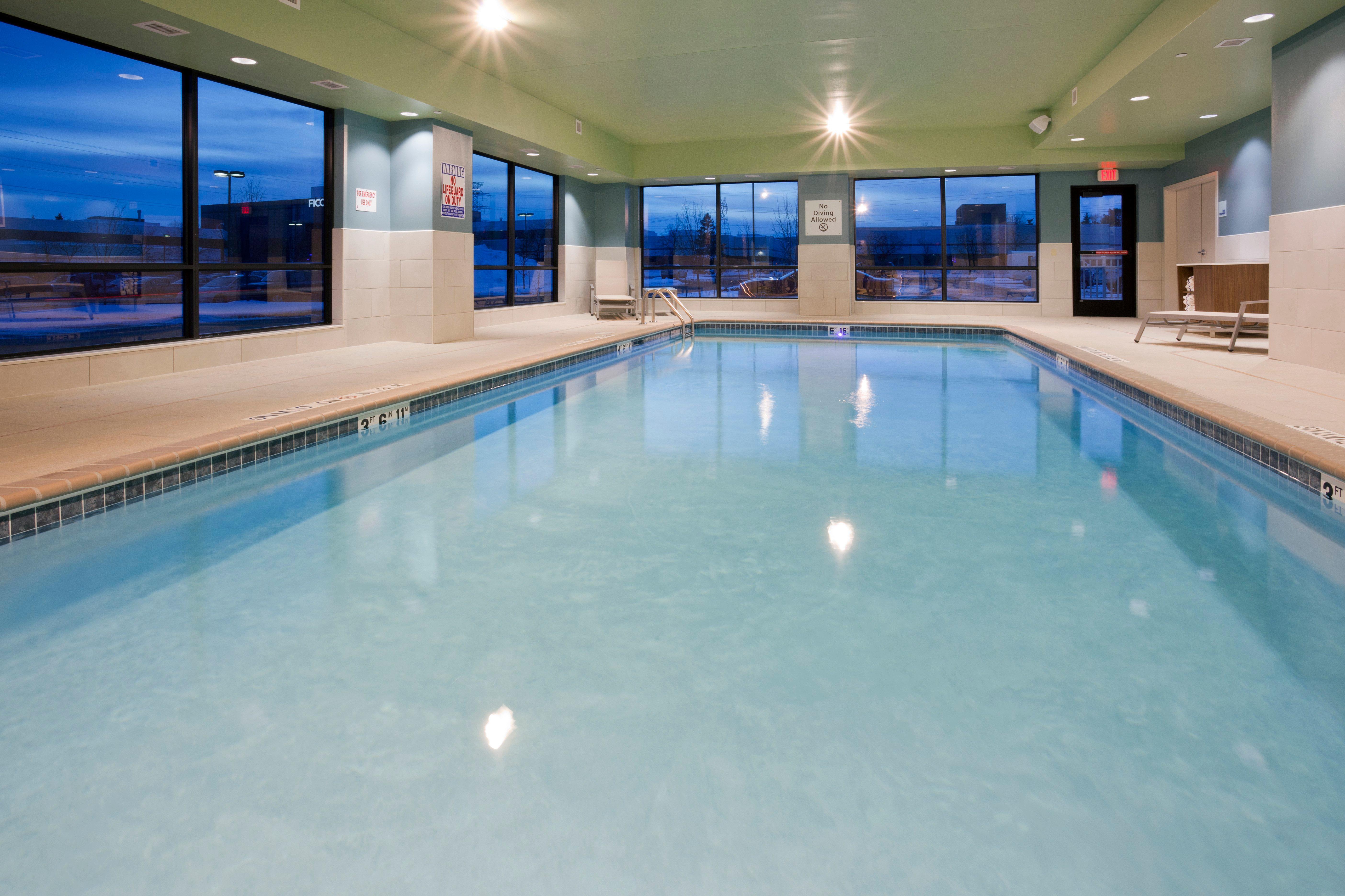 Holiday Inn Express Roseville-St. Paul By Ihg Exterior photo