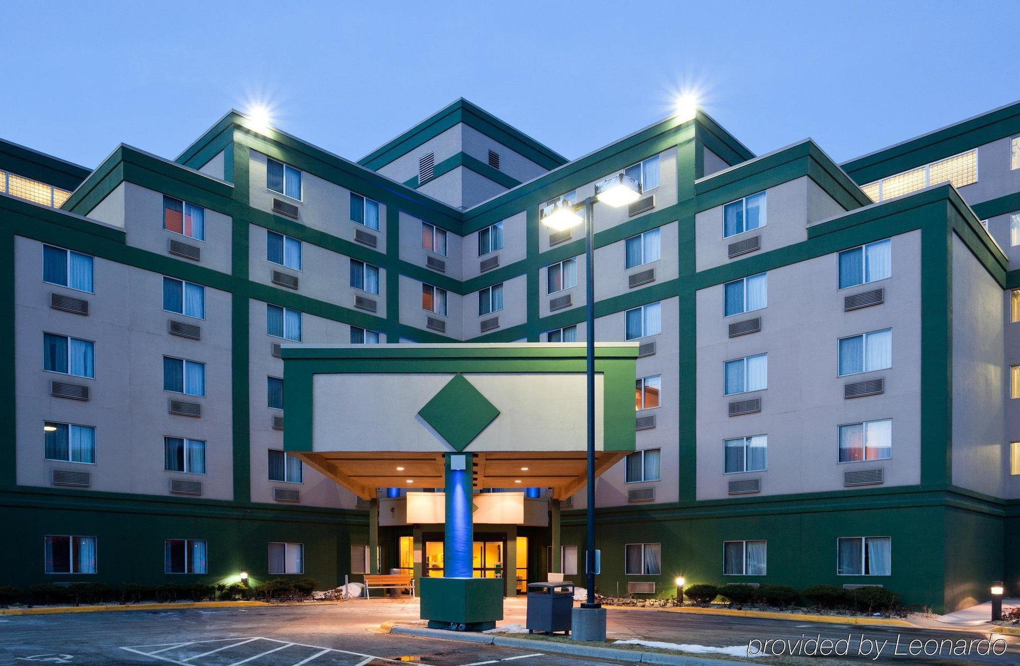 Holiday Inn Express Roseville-St. Paul By Ihg Exterior photo