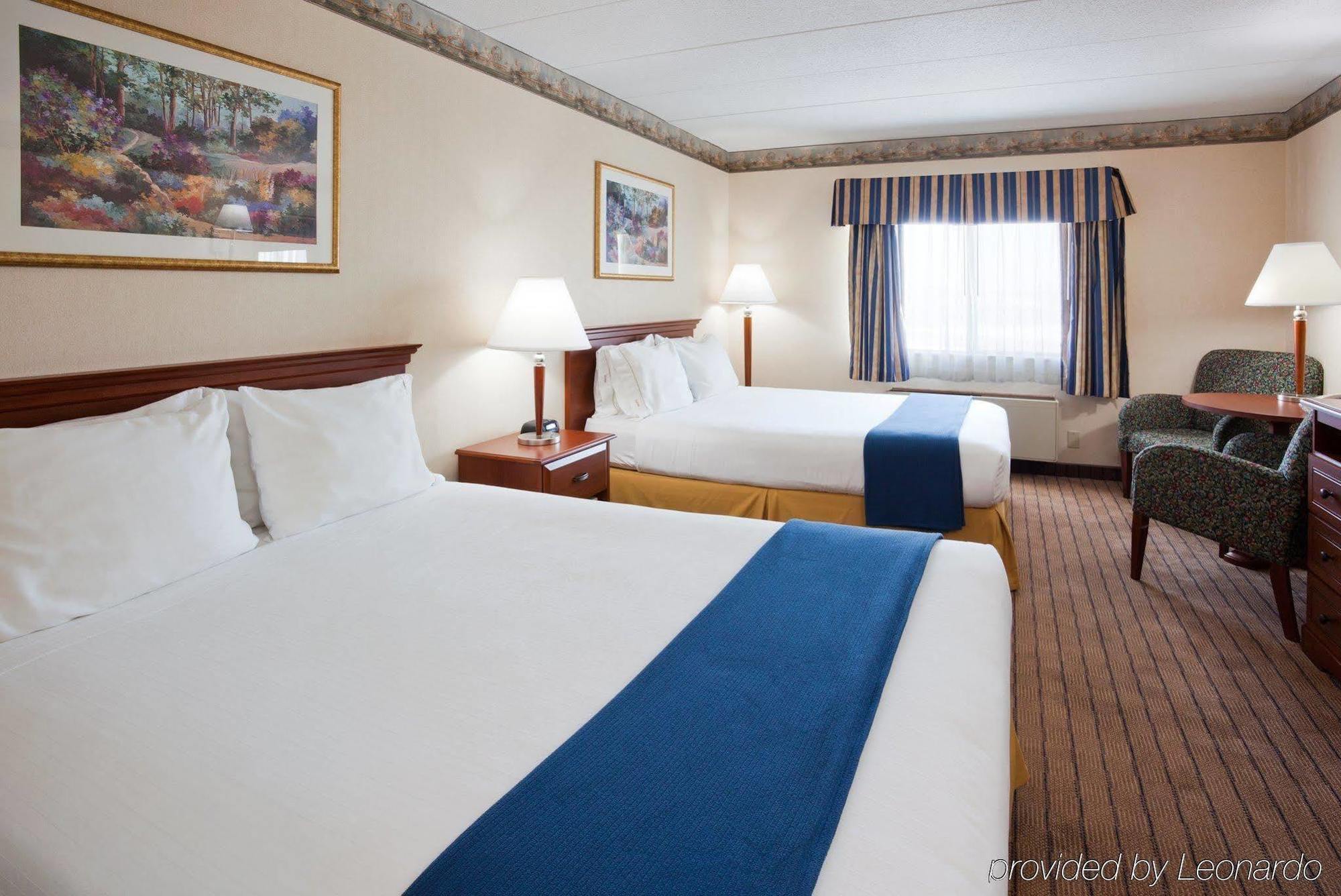 Holiday Inn Express Roseville-St. Paul By Ihg Room photo
